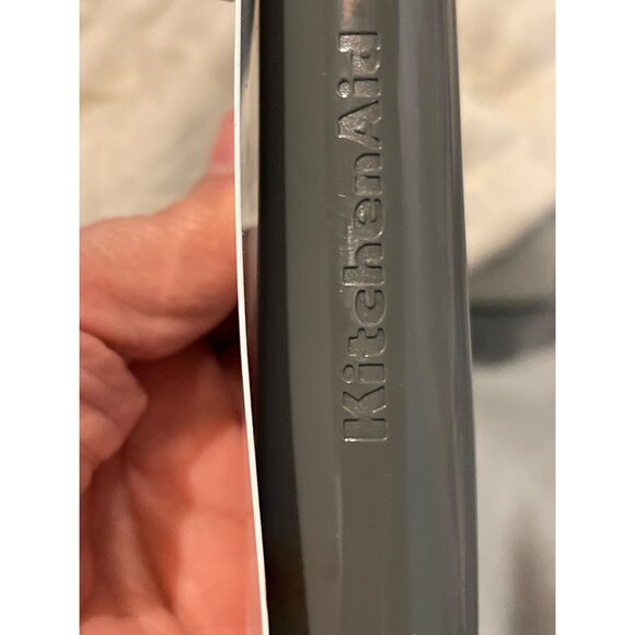 KitchenAid Gray Pizza Wheel With Stainless Steel Blade & Finger Guard New! - Picture 3 of 5